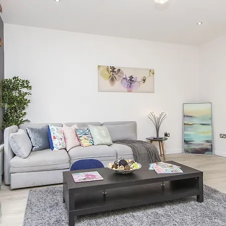 Flat 12, Clare Street * بريستول