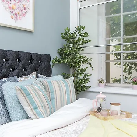 Flat 12, Clare Street * Бристоль